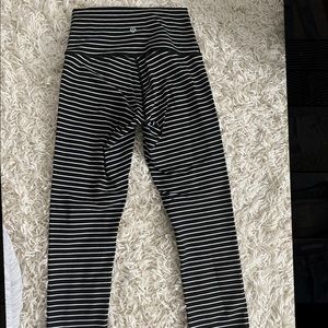 Lululemon striped winder under cropped leggings